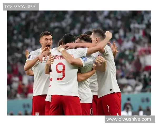 足球三大球星的传奇人生与辉煌成就解析：从草根到顶峰的奋斗历程